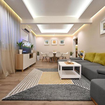 Modern Central 2-Bedroom Apartment With Parking Warna Exterior foto