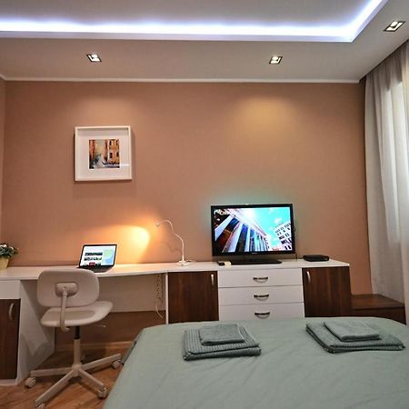 Modern Central 2-Bedroom Apartment With Parking Warna Exterior foto