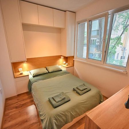 Modern Central 2-Bedroom Apartment With Parking Warna Exterior foto