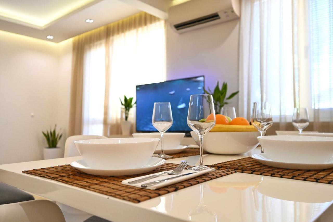 Modern Central 2-Bedroom Apartment With Parking Warna Exterior foto