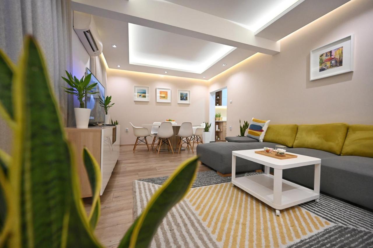 Modern Central 2-Bedroom Apartment With Parking Warna Exterior foto