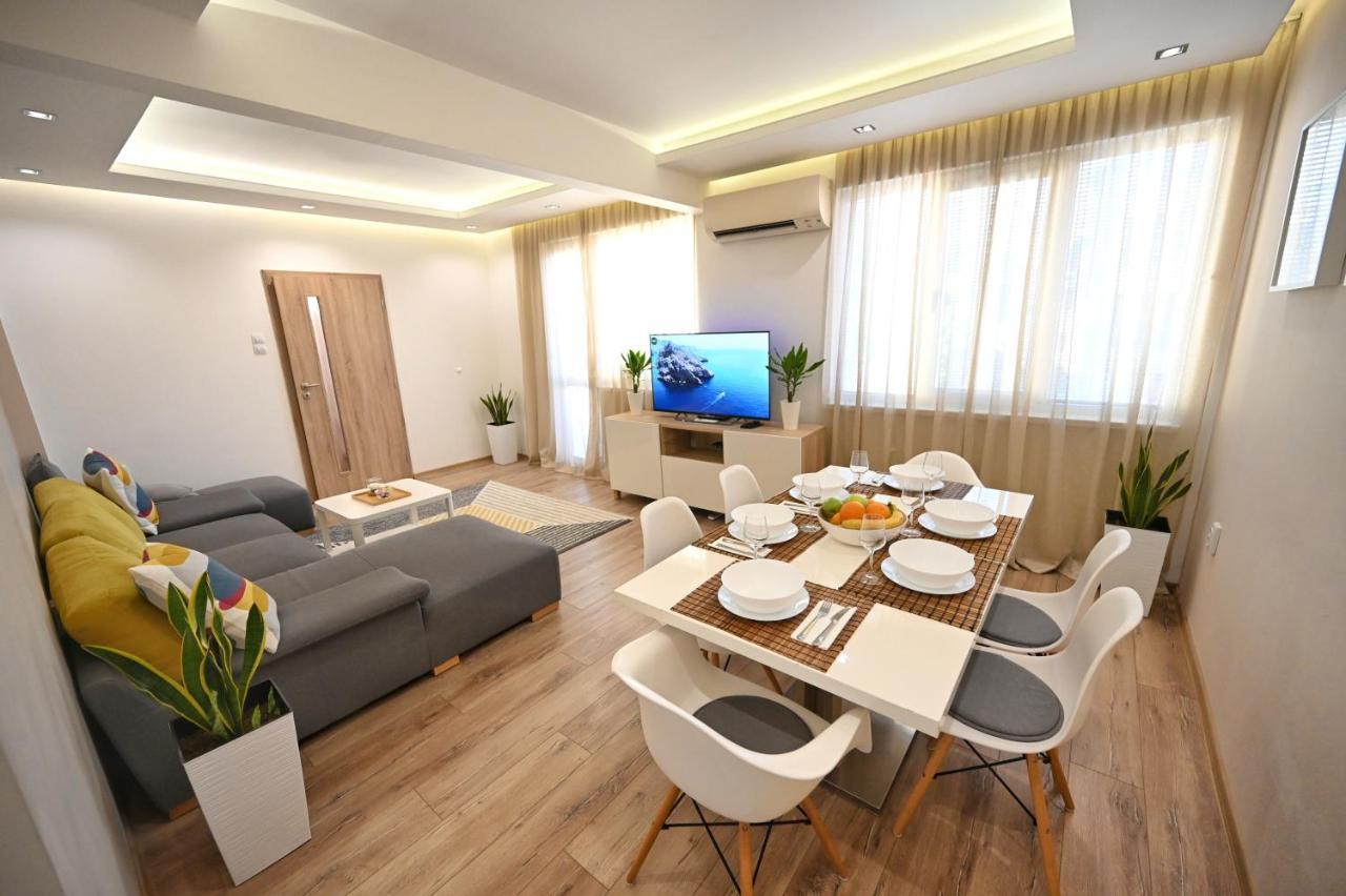Modern Central 2-Bedroom Apartment With Parking Warna Exterior foto