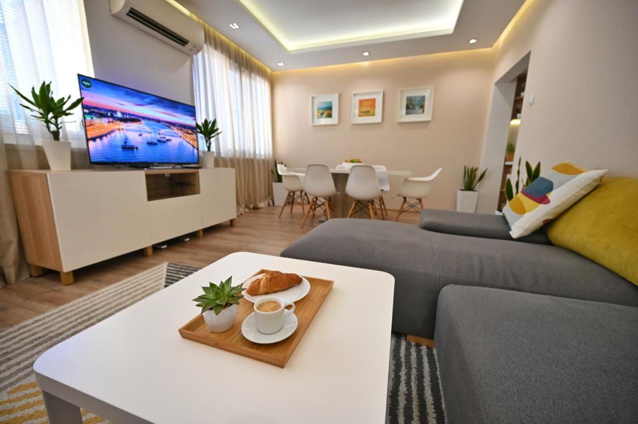 Modern Central 2-Bedroom Apartment With Parking Warna Exterior foto
