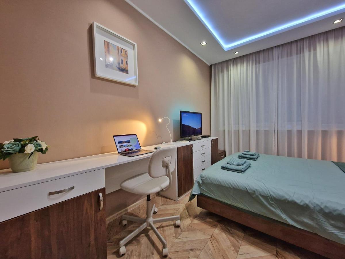 Modern Central 2-Bedroom Apartment With Parking Warna Exterior foto