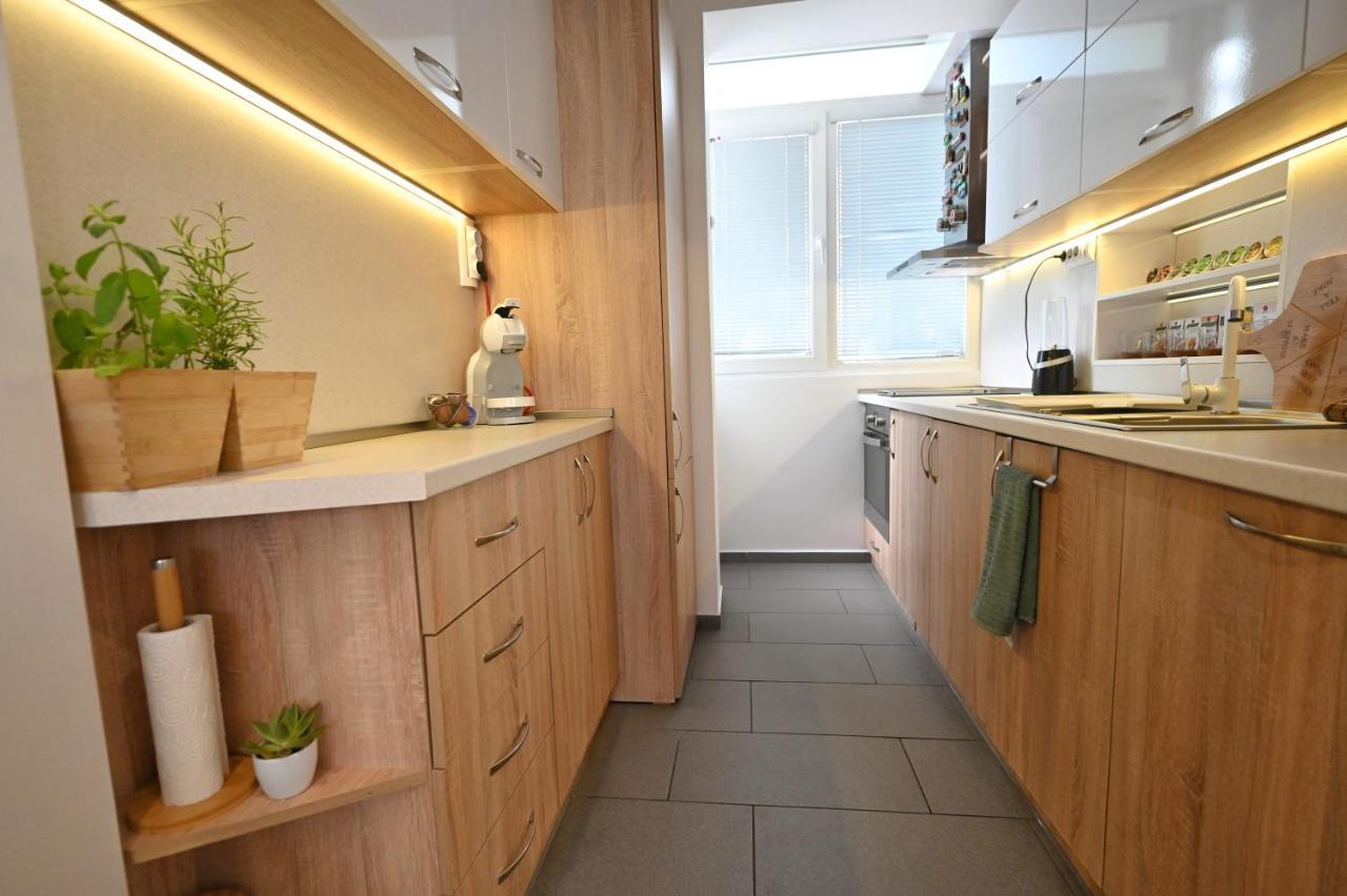 Modern Central 2-Bedroom Apartment With Parking Warna Exterior foto