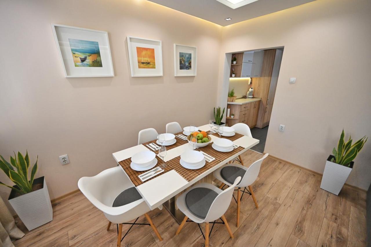 Modern Central 2-Bedroom Apartment With Parking Warna Exterior foto