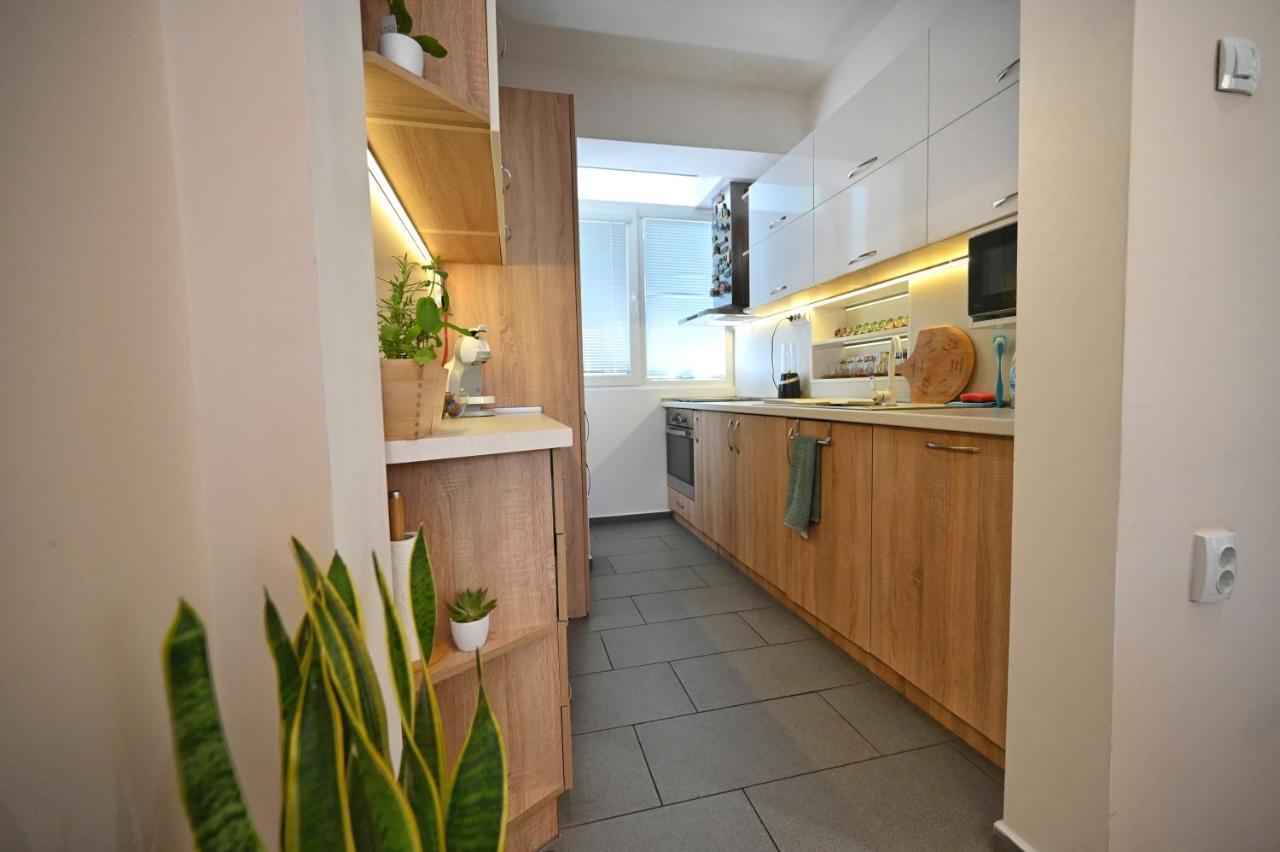 Modern Central 2-Bedroom Apartment With Parking Warna Exterior foto
