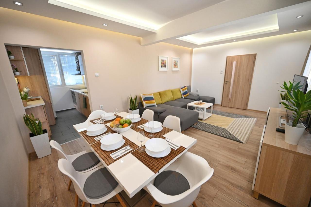Modern Central 2-Bedroom Apartment With Parking Warna Exterior foto