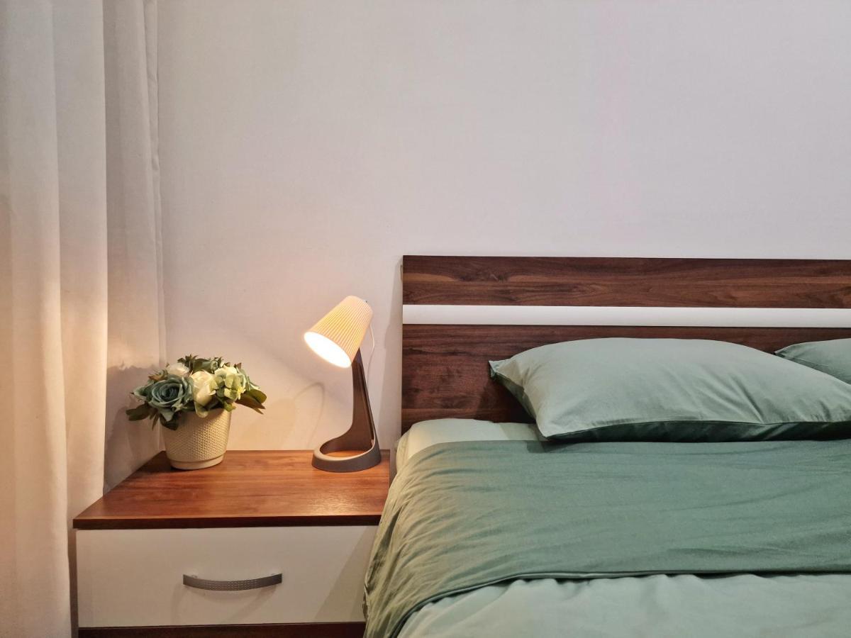 Modern Central 2-Bedroom Apartment With Parking Warna Exterior foto