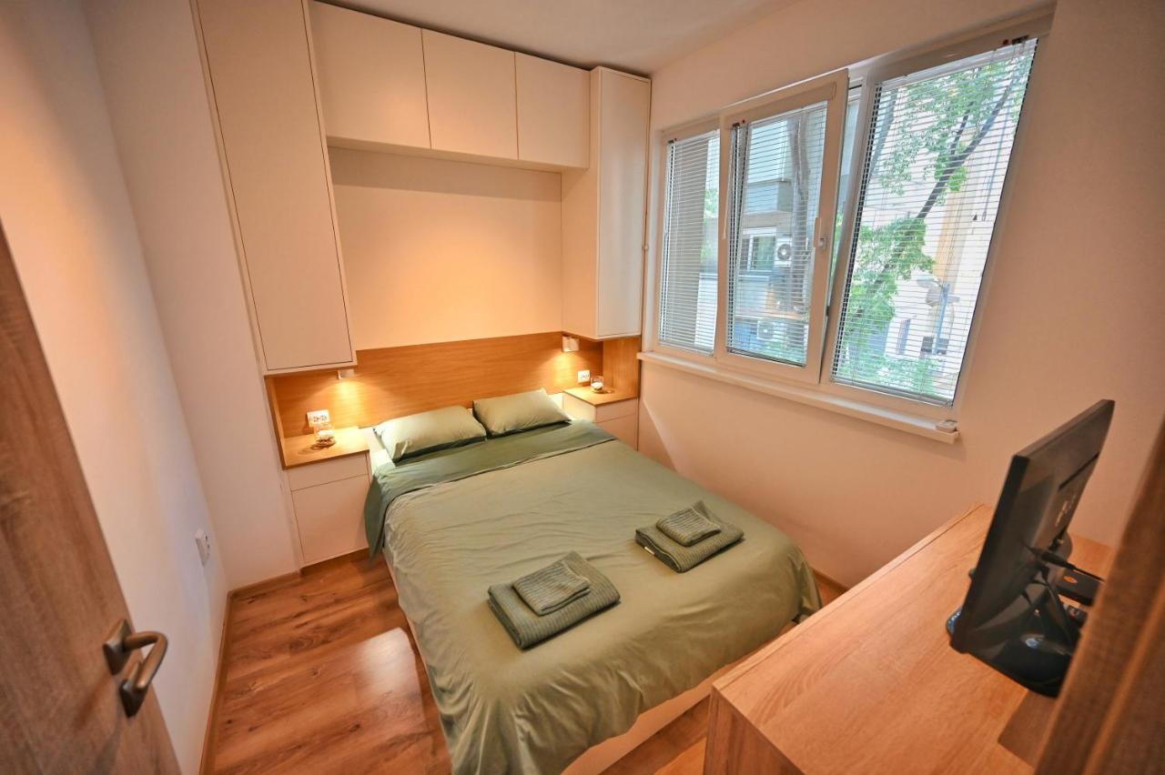 Modern Central 2-Bedroom Apartment With Parking Warna Exterior foto