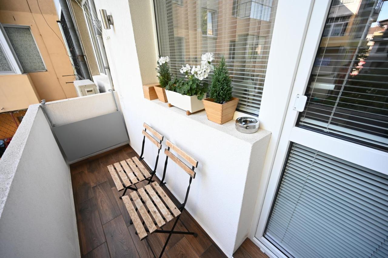 Modern Central 2-Bedroom Apartment With Parking Warna Exterior foto
