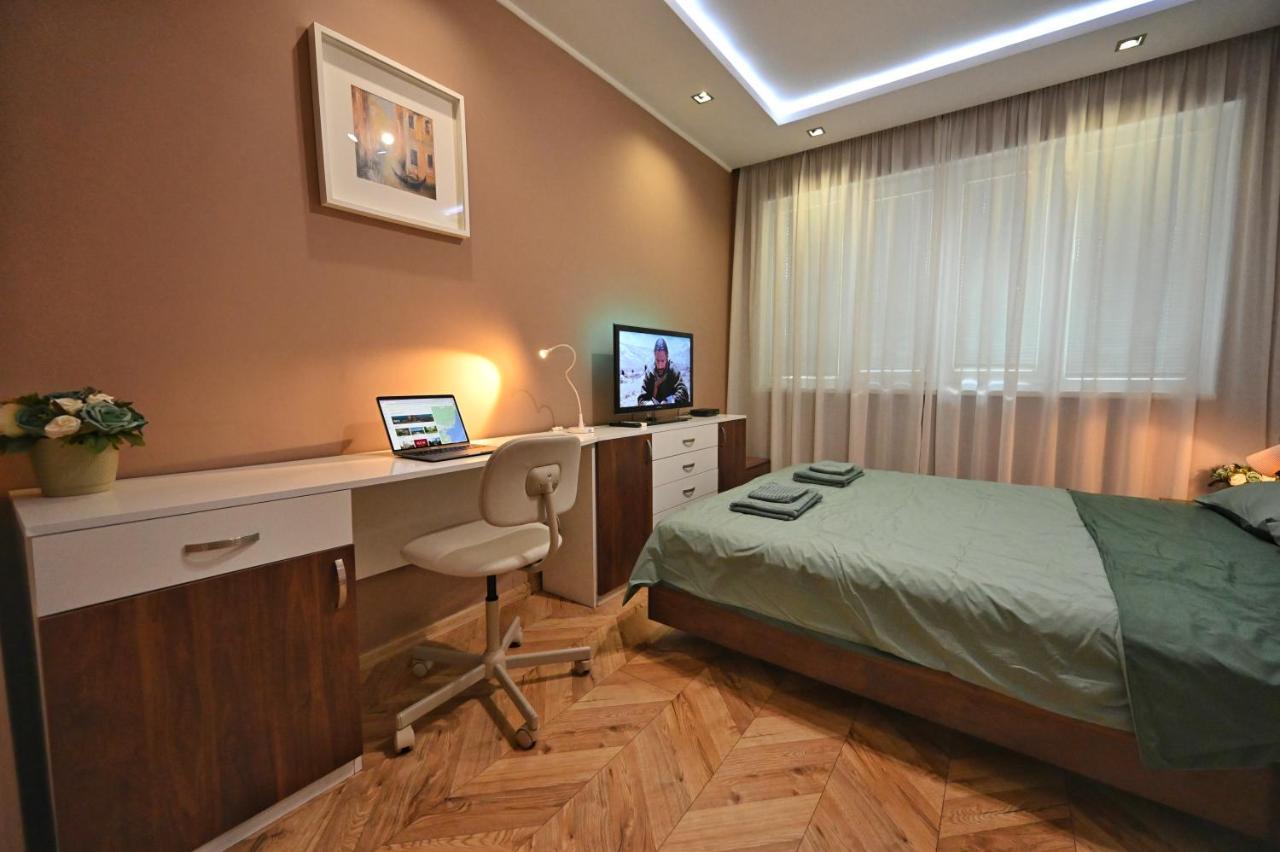 Modern Central 2-Bedroom Apartment With Parking Warna Exterior foto
