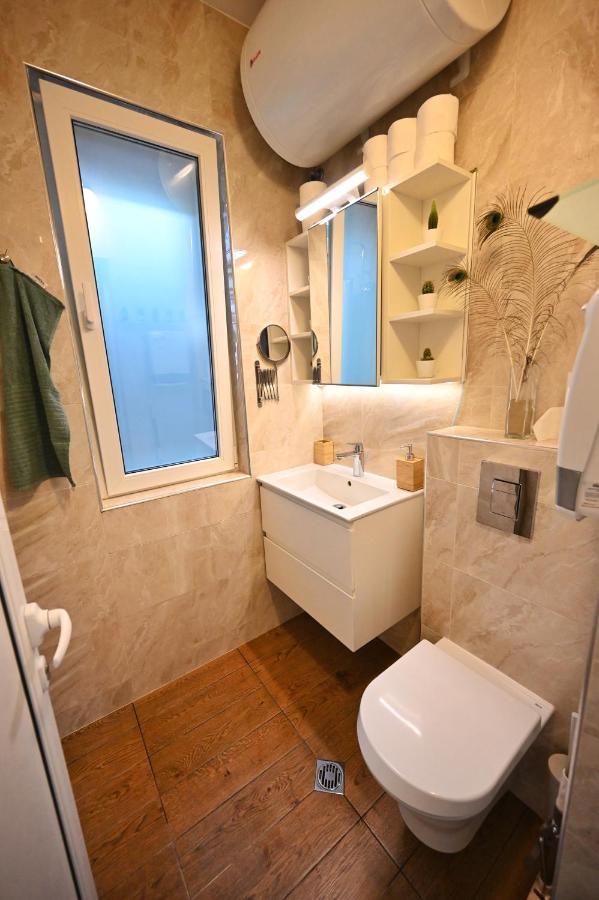 Modern Central 2-Bedroom Apartment With Parking Warna Exterior foto
