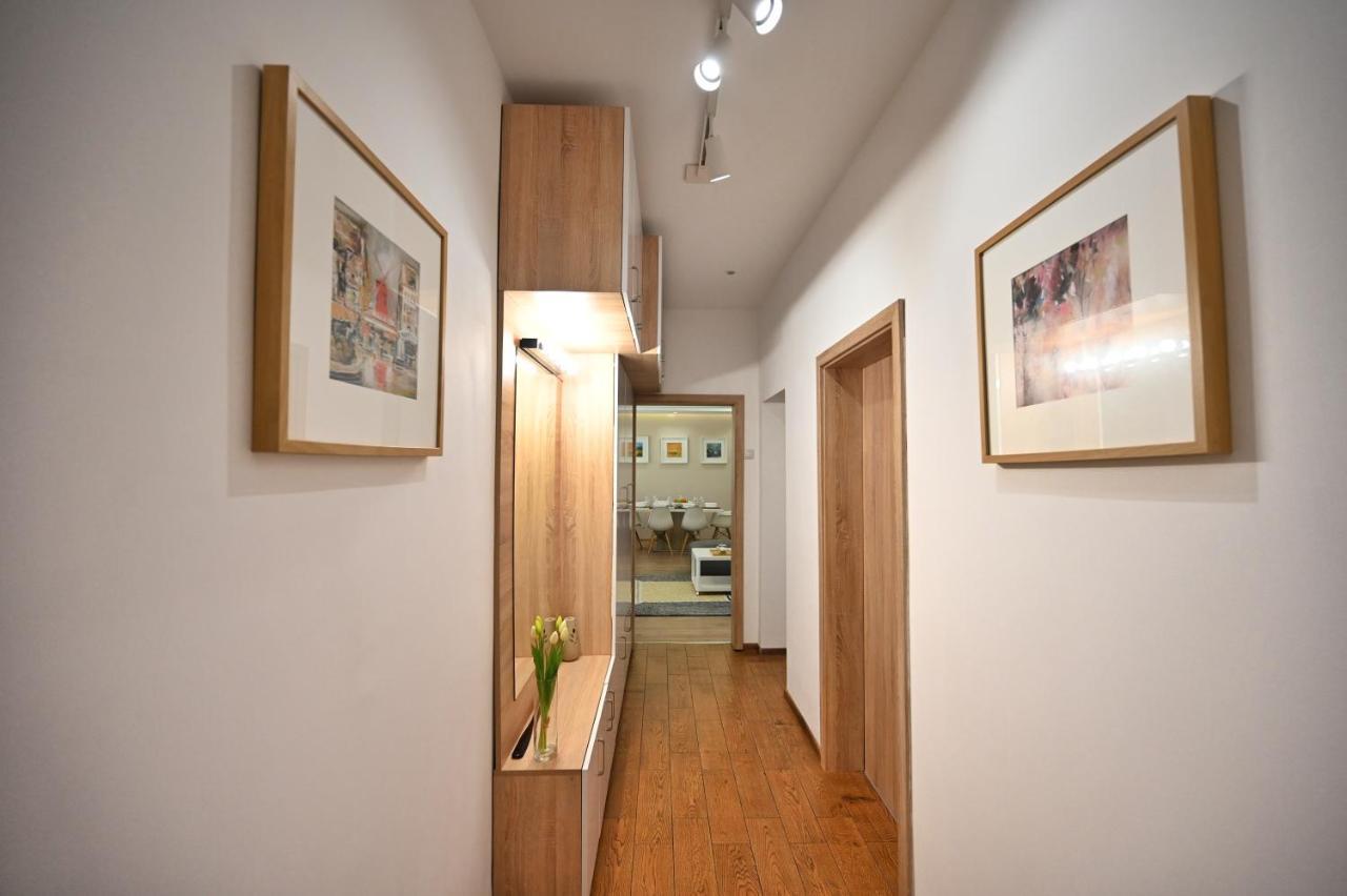 Modern Central 2-Bedroom Apartment With Parking Warna Exterior foto