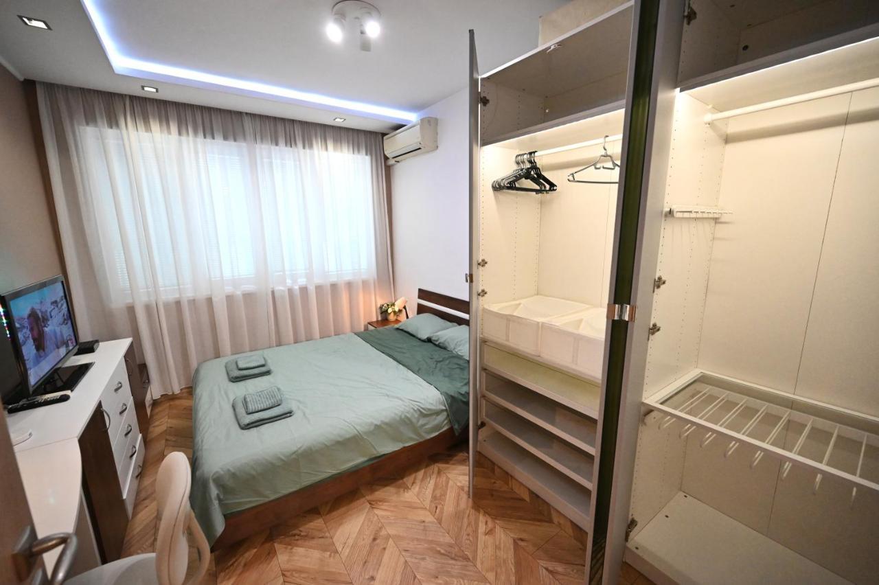 Modern Central 2-Bedroom Apartment With Parking Warna Exterior foto