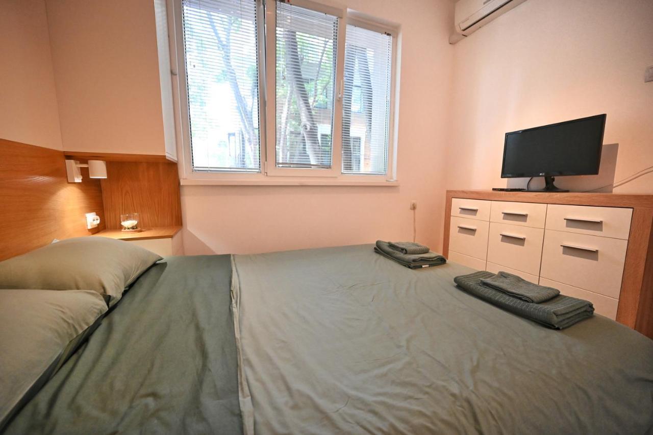 Modern Central 2-Bedroom Apartment With Parking Warna Exterior foto