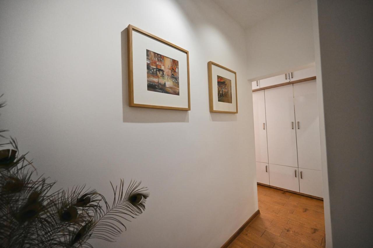 Modern Central 2-Bedroom Apartment With Parking Warna Exterior foto